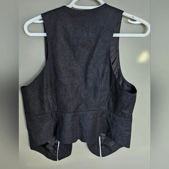 Black Buttoned Vest - Picture 2 of 3
